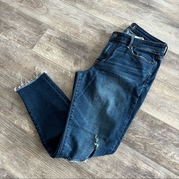 Abercrombie & Fitch Harper Ankle Distressed with Raw Hem - Mid Rise - Picture 3 of 9